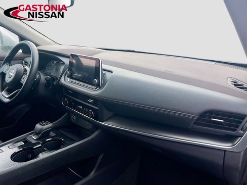 Used 2023 Nissan Rogue SV image 37