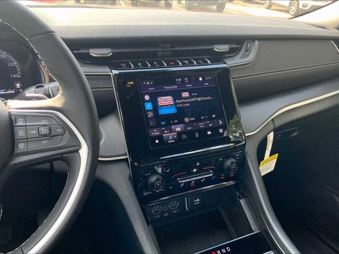 New 2025 Jeep Grand Cherokee Altitude image 6