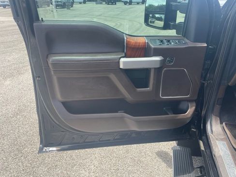 Used 2022 Ford F350 King Ranch w/ King Ranch Ultimate Package AWD/4WD image 17
