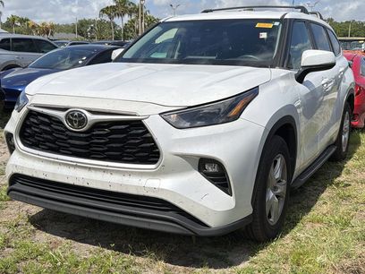 Used 2023 Toyota Highlander LE