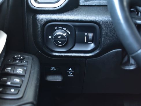 Used 2022 RAM 1500 Big Horn AWD/4WD image 42