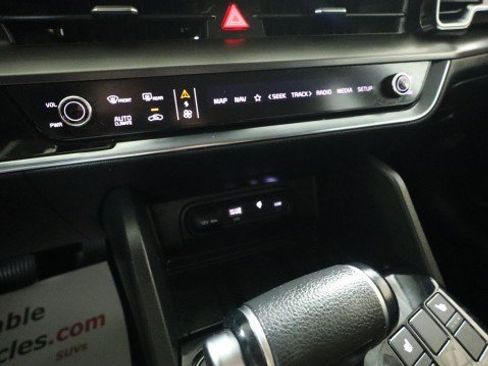 Used 2025 Kia Sportage EX FWD image 19
