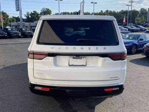 Used 2024 Jeep Wagoneer L Series III w/ Flexible Seating Group AWD/4WD image 6