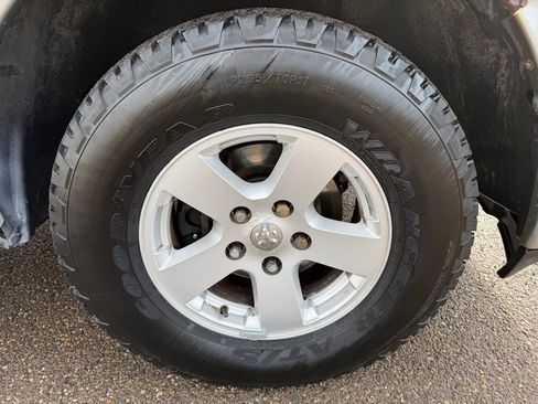 Used 2010 Dodge Ram 1500 Truck SLT w/ Remote Start & Security Group image 15