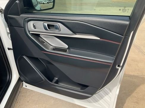 Used 2025 Ford Explorer ST AWD/4WD image 35