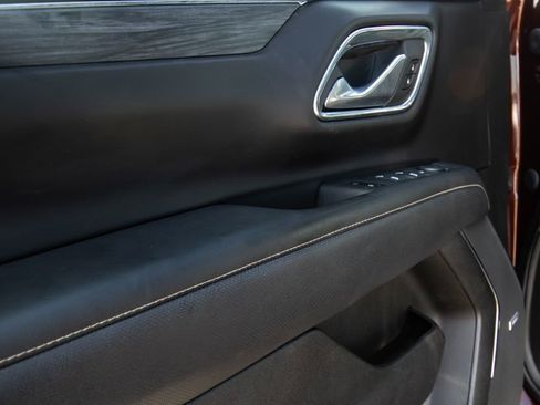 Used 2023 GMC Yukon XL SLT image 25