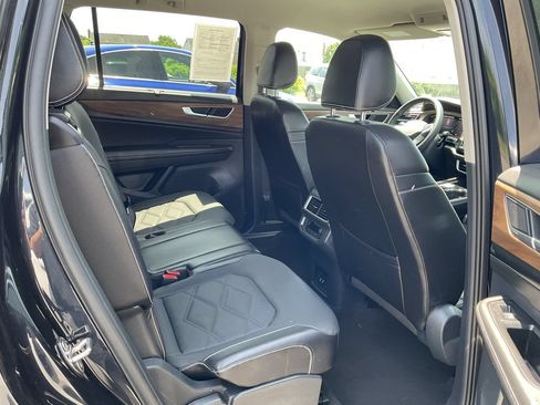 Used 2024 Volkswagen Atlas SE AWD/4WD image 11
