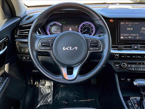 Certified 2022 Kia Niro LXS image 7