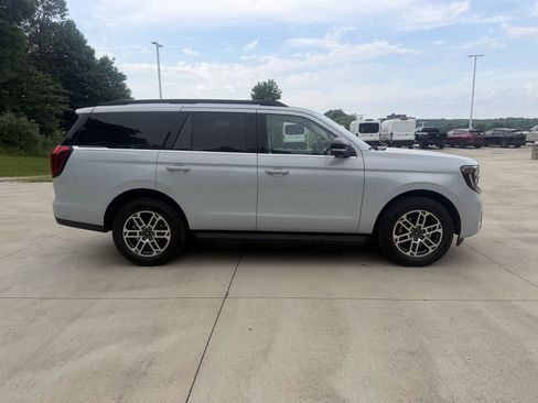 Used 2025 Ford Expedition Active AWD/4WD image 5