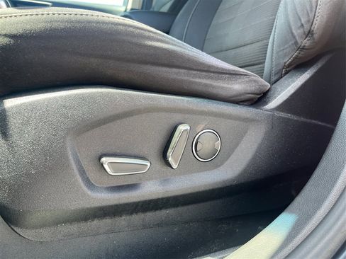 Used 2015 Ford Edge SEL image 19