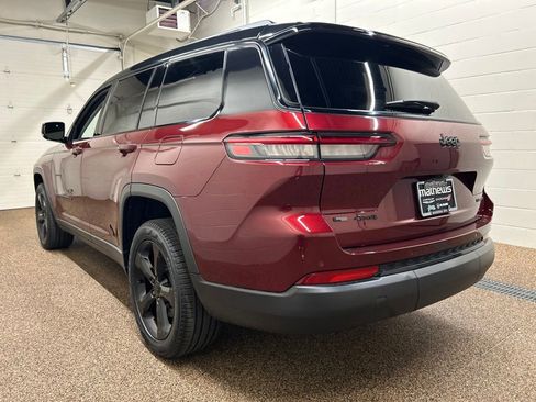 Used 2023 Jeep Grand Cherokee L Limited w/ Black Appearance Package AWD/4WD image 4