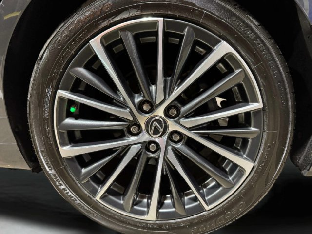 Used 2024 Lexus ES 350 w/ Premium Package FWD image 33