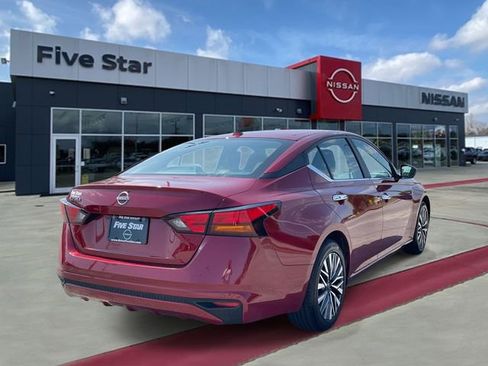 Used 2025 Nissan Altima 2.5 SV FWD image 6