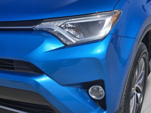 Used 2016 Toyota RAV4 XLE image 7