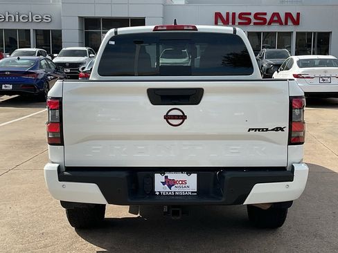 Used 2024 Nissan Frontier PRO-4X w/ Pro Convenience Package image 6