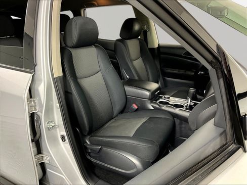Used 2018 Nissan Pathfinder SV AWD/4WD image 29