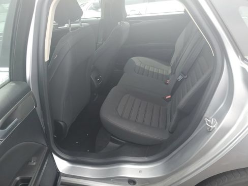 Used 2020 Ford Fusion SE FWD image 5