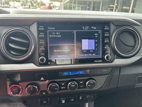 Used 2022 Toyota Tacoma TRD Off-Road image 10