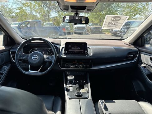 Used 2023 Nissan Rogue SV w/ SV Premium Package image 10