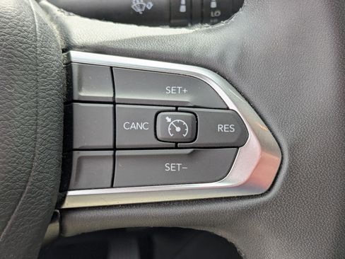 Used 2024 Jeep Compass Latitude AWD/4WD image 16