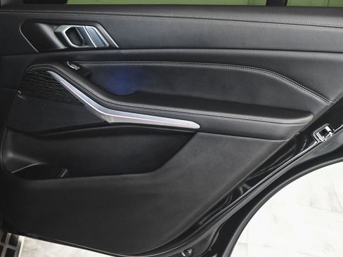 Used 2023 BMW X7 xDrive40i w/ M Sport Package image 11