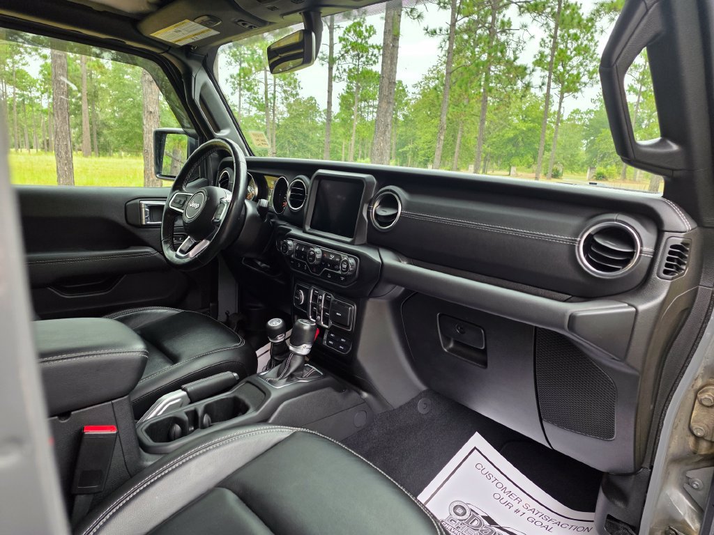 Used 2022 Jeep Wrangler Unlimited Sahara w/ Cold Weather Group AWD/4WD image 29