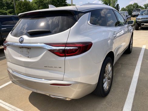 Used 2019 Buick Enclave Essence w/ LPO, Luxury Package FWD image 2