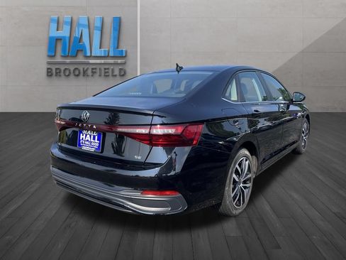 Used 2025 Volkswagen Jetta SE FWD image 5