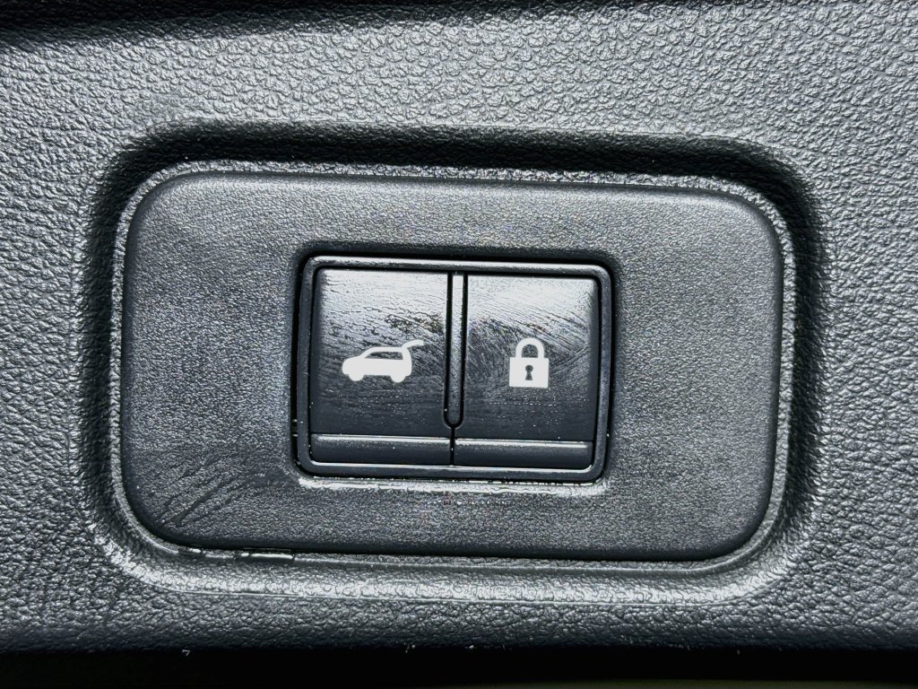 Used 2022 Nissan Pathfinder SV w/ SV Premium Package AWD/4WD image 29