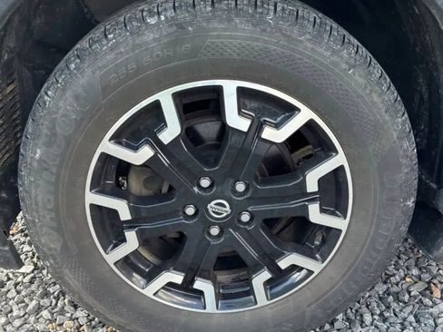 Used 2020 Nissan Pathfinder SL AWD/4WD image 17
