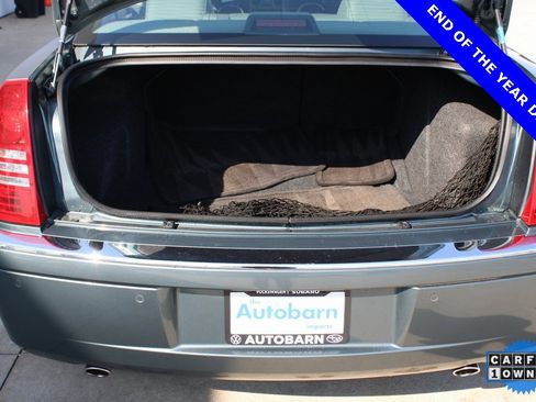 Used 2005 Chrysler 300 C w/ Navigation & Sound Group II image 25