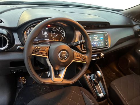 Used 2020 Nissan Kicks SV image 18