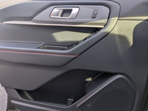 Used 2025 Ford Explorer ST-Line w/ ST-Line Street Pack image 11