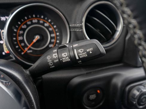 Used 2022 Jeep Wrangler Unlimited Sahara w/ LED Lighting Group AWD/4WD image 27