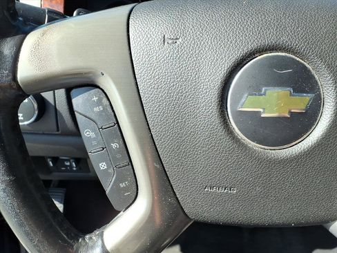 Used 2013 Chevrolet Avalanche LTZ image 24