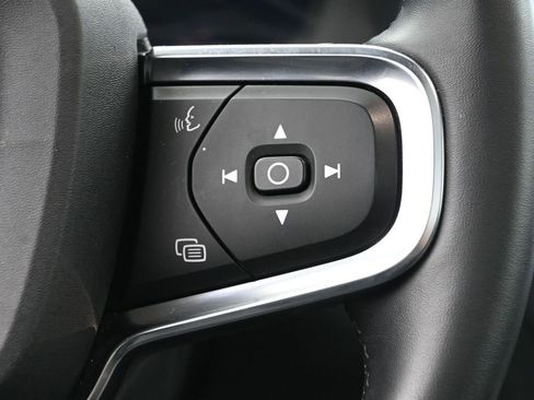 Used 2025 Volvo XC40 B5 Core image 22