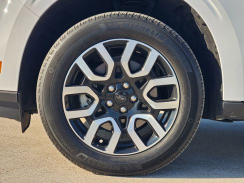 Used 2023 Ford Maverick Lariat w/ Lariat Luxury Package image 11