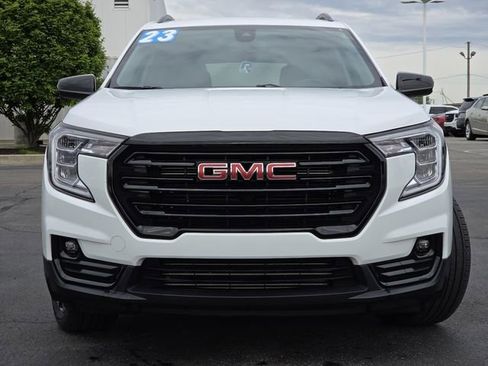Used 2023 GMC Terrain SLT w/ Elevation Edition FWD image 16