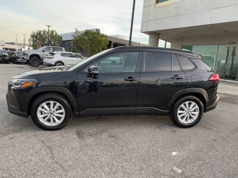 Used 2025 Toyota Corolla Cross LE image 5