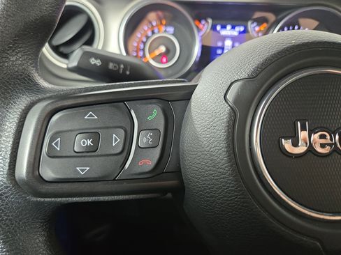 Used 2021 Jeep Gladiator Sport image 15