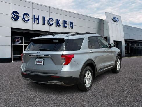 Used 2022 Ford Explorer XLT w/ Equipment Group 202A AWD/4WD image 2