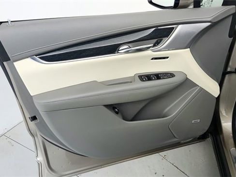 Certified 2022 Cadillac XT6 Premium Luxury image 12