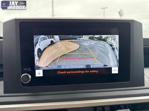 Used 2025 Toyota Tacoma SR image 31