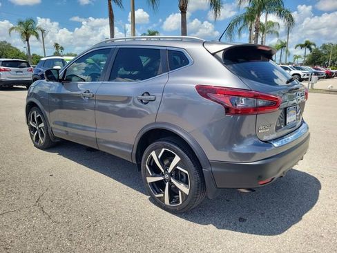 Used 2020 Nissan Rogue Sport SL w/ Premium Package FWD image 3