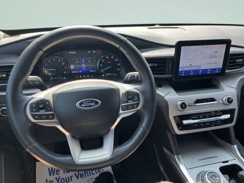 Used 2024 Ford Explorer XLT w/ Equipment Group 202A AWD/4WD image 18