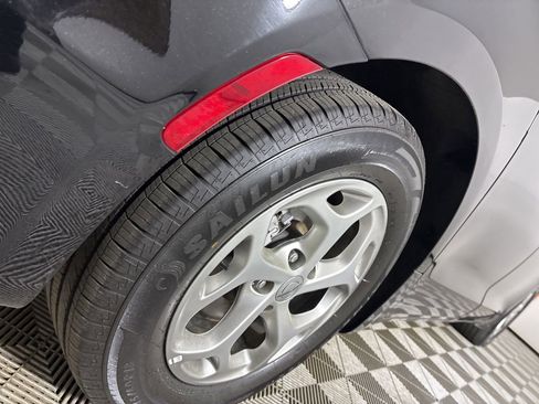 Used 2024 Chrysler Pacifica Limited image 32