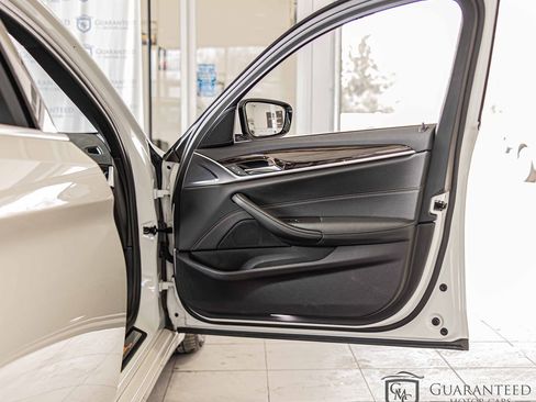 Used 2019 BMW 540i xDrive image 40