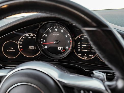 Used 2018 Porsche Panamera 4 image 15