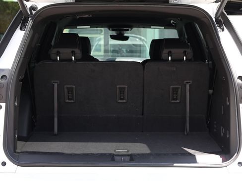 Used 2023 Chevrolet Traverse Premier FWD image 8