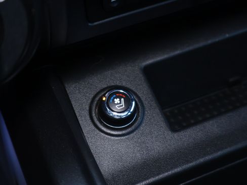 Used 2021 Nissan Titan PRO-4X w/ Pro-4x Convenience Package AWD/4WD image 4